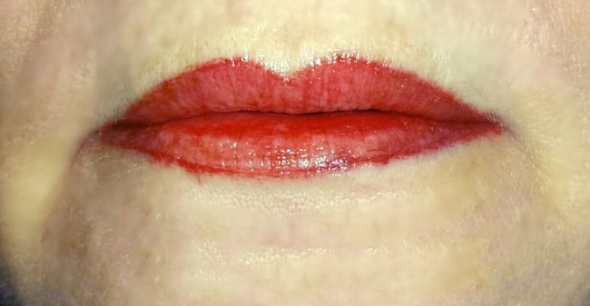 De lente begint met vrolijk gekleurde lippen