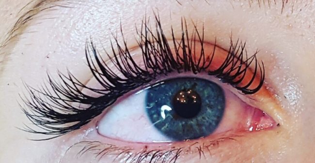 Wimperextensions?  Let goed op!