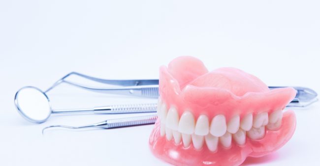 Implantaten in uw mond? Naar de mondhygiënist!