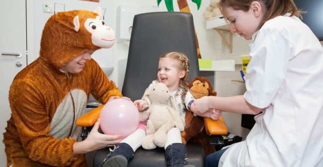 ‘Kinderprikpoli’ maakt bloedprikken minder eng