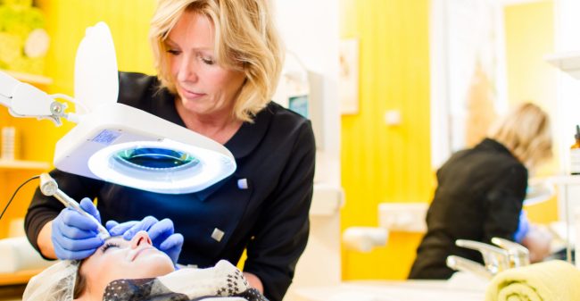 Er is een comeback van de permanente make-up