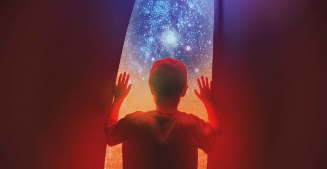 Kinderen blij verrast door Virtual Reality-bril