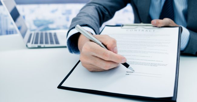 ‘Verzekeraars zetten ons het mes op de keel’