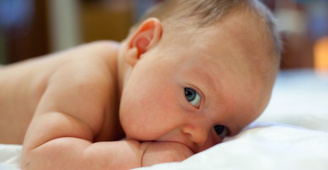 Baby’s met geelzucht in lichtgevende slaapzak