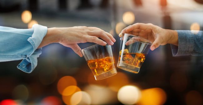 Een alcoholprobleem: een ver-van-mijn-bed-show of herkenbaar?