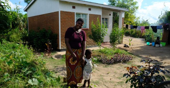 Alphense vrouwen bouwen in Malawi