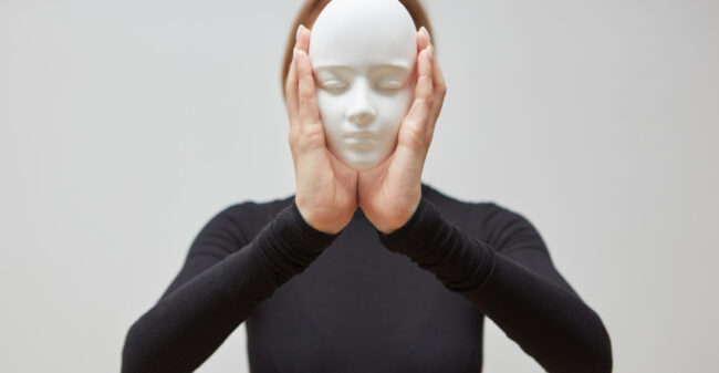 Ze durft haar masker af te zetten