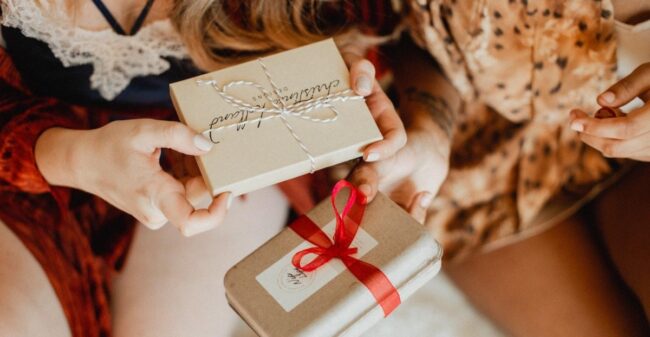 Wil je iemand verrassen? Dit zijn leuke cadeau ideeën voor haar