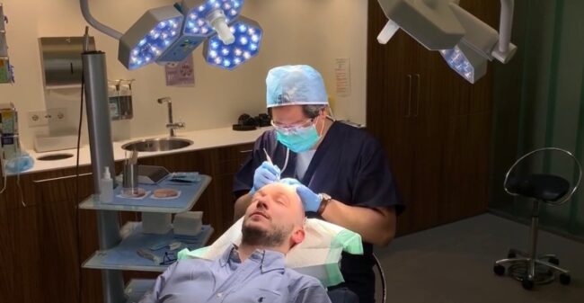 Hoe gaat een haartransplantatie in z’n werk?